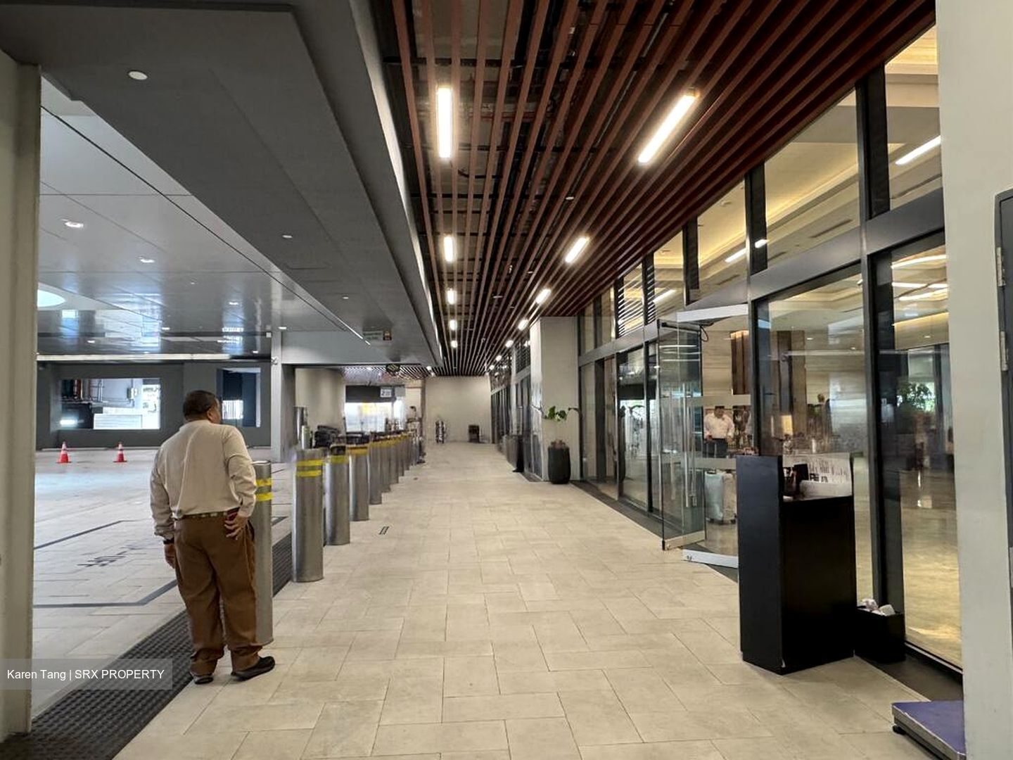Ocbc Centre South (D1), Retail #538694251